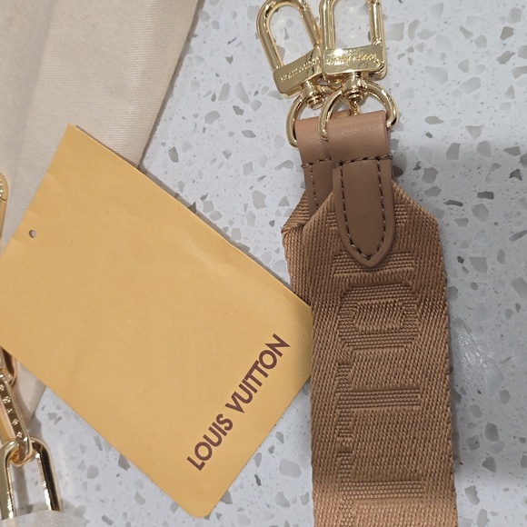 CAMEL Monogram Coussin - Picture 4 of 11